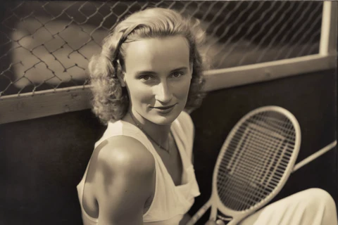 woman tennis player's tshirt from the 1940s