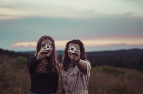 two women friendship 